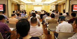 集团公司董事长邓传东在党委中心组会上提出企业发展的“六大优势”“五点干法”